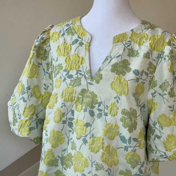 VOY Floral Jacquard Puff Short Sleeve Top Sz M Yellow Cream Green V-Neck - Picture 1 of 2